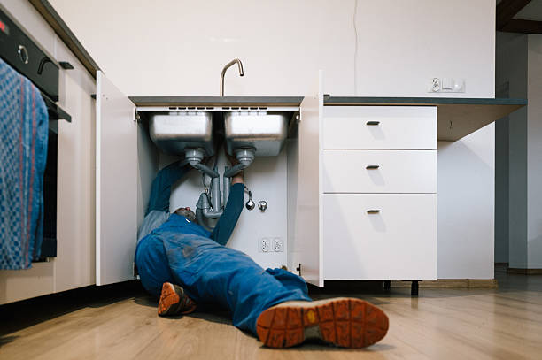 Professional Plumbing technician working in Trenton, FL